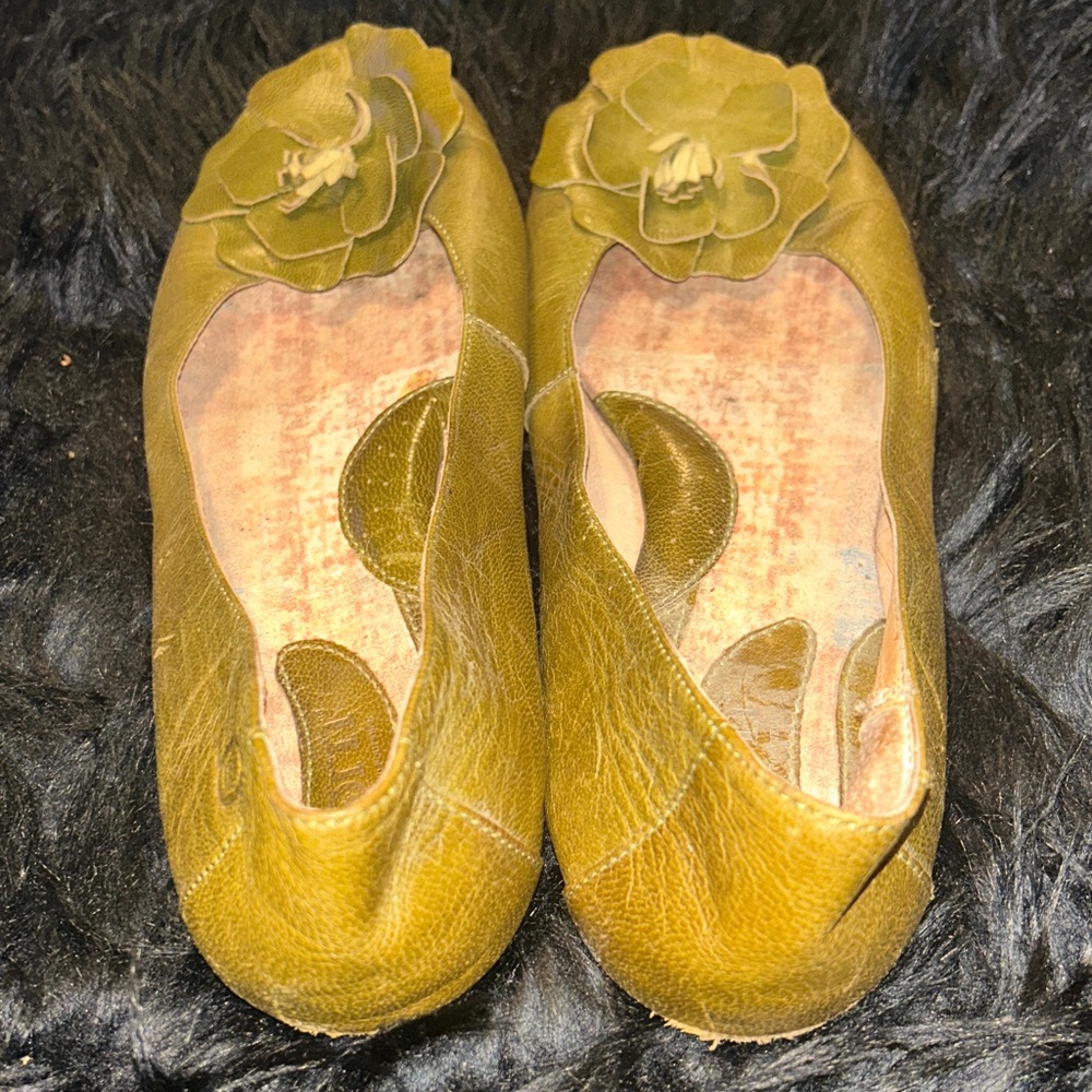 BORN Women's Adelisa Flower Green Full-Grain Leather Flats Sz 11 - Picture 12 of 15
